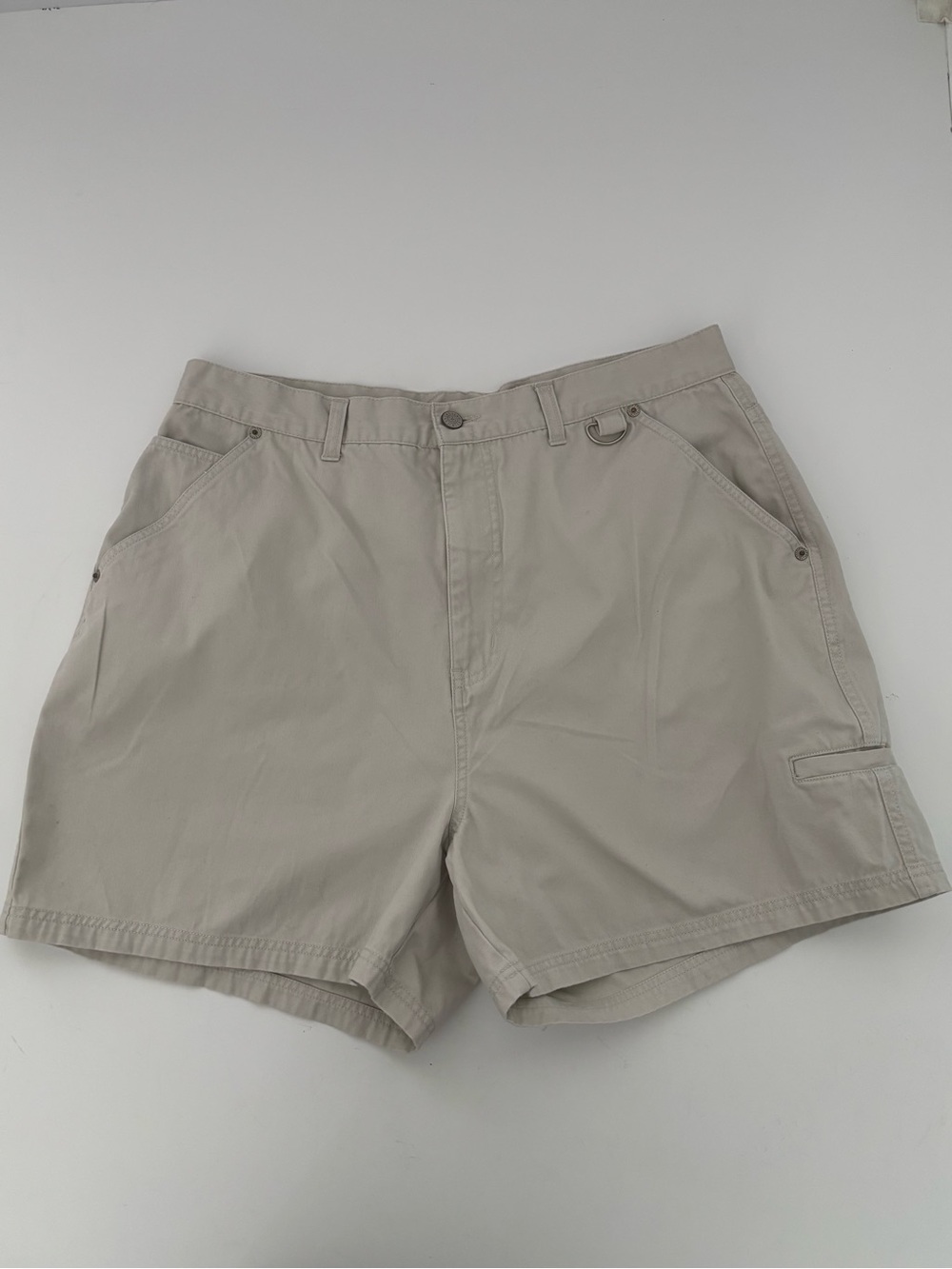 Bill Blass Women’s Beige Cargo Shorts Size 16